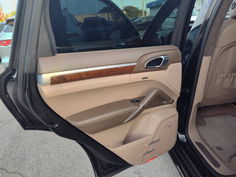 2014 Porsche Cayenne GTS