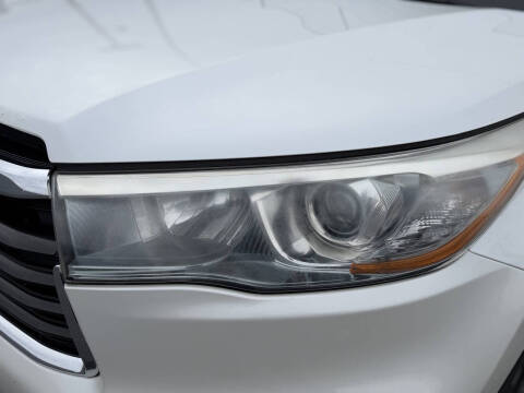 2016 Toyota Highlander LE