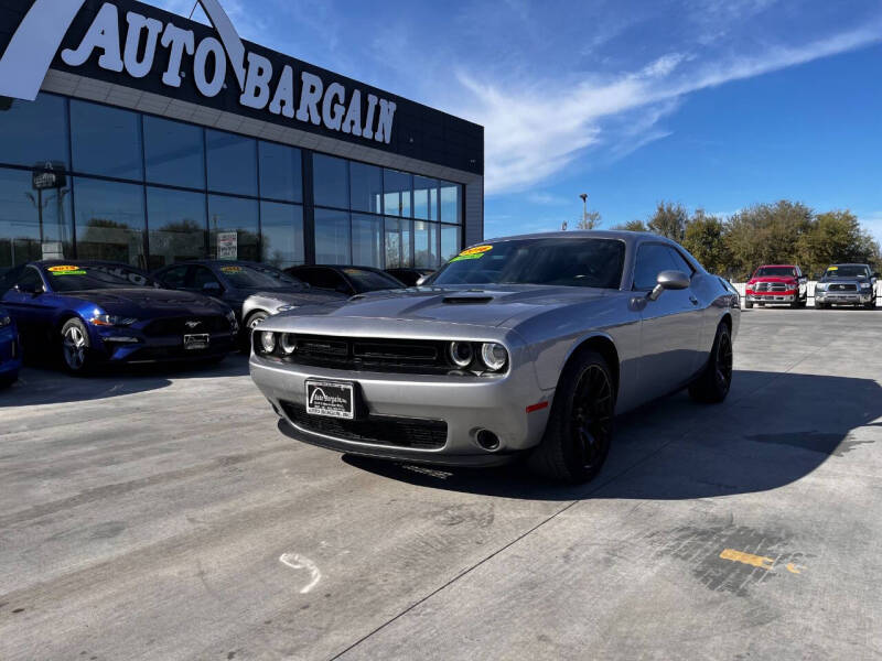 2016 Dodge Challenger SXT's photo