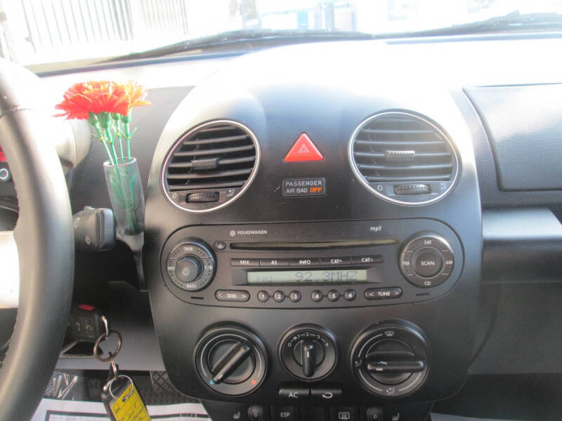 2009 Volkswagen New Beetle Base PZEV