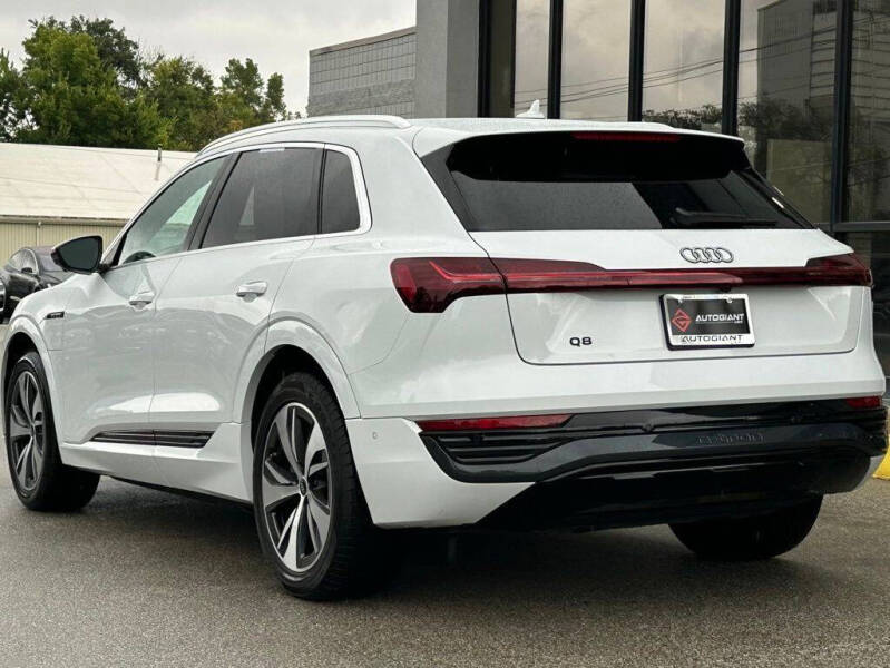 2024 Audi Q8 e-tron quattro Premium Plus