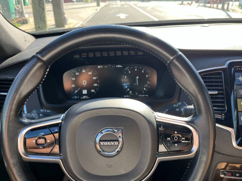 2016 Volvo XC90 T6 Momentum