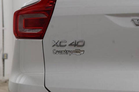 2025 Volvo XC40 B5 Plus Dark Theme