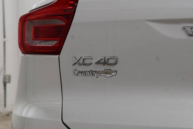 2025 Volvo XC40 B5 Plus Dark Theme