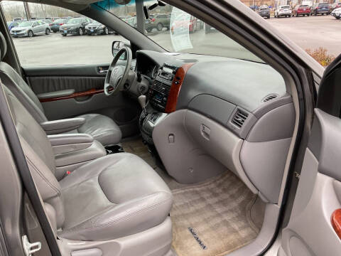 2004 Toyota Sienna XLE 7 Passenger