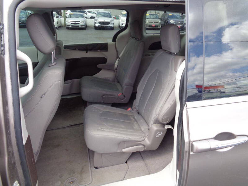 2017 Chrysler Pacifica Touring-L