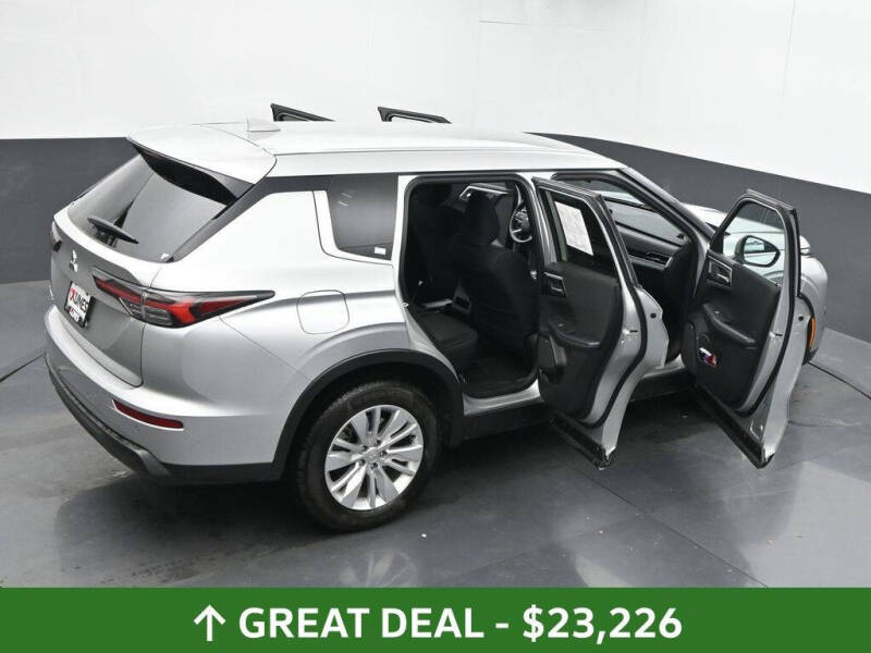 2025 Mitsubishi Outlander ES