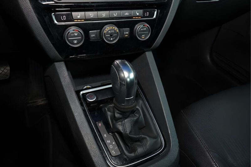 2017 Volkswagen Jetta 1.8T SEL