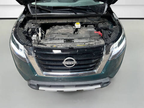 2024 Nissan Pathfinder SL