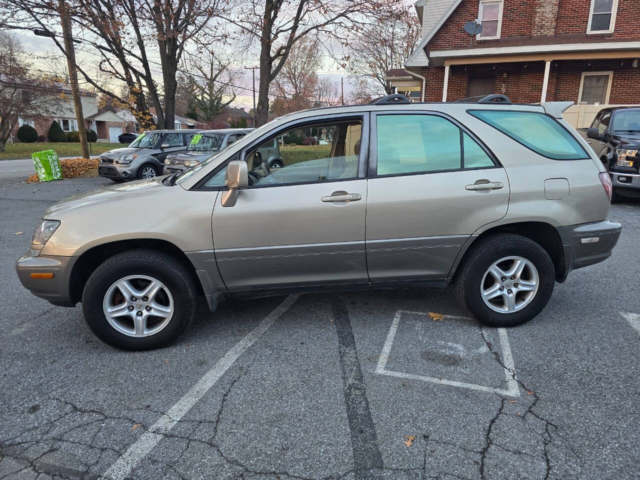 2000 Lexus RX 300 for sale at QUEENSGATE AUTO SALES in York, PA