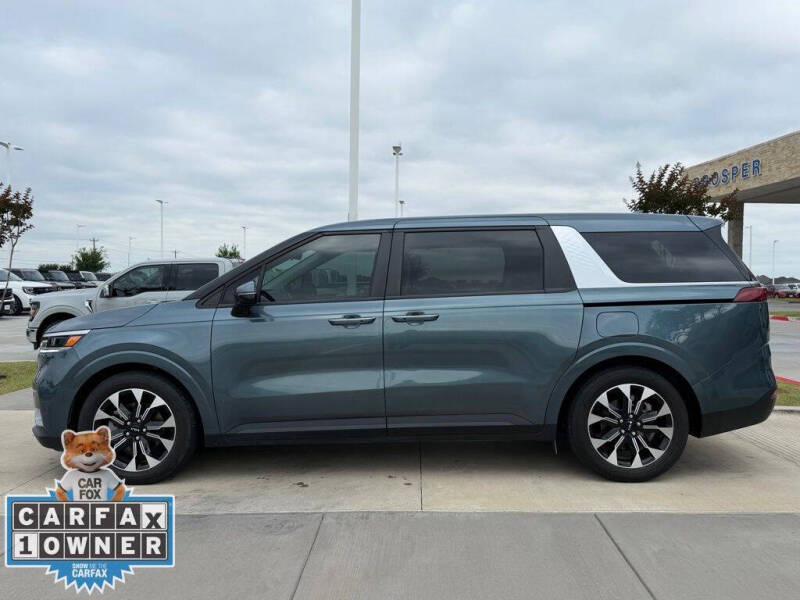 2024 Kia Carnival EX