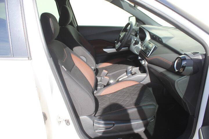 2020 Nissan Kicks SR