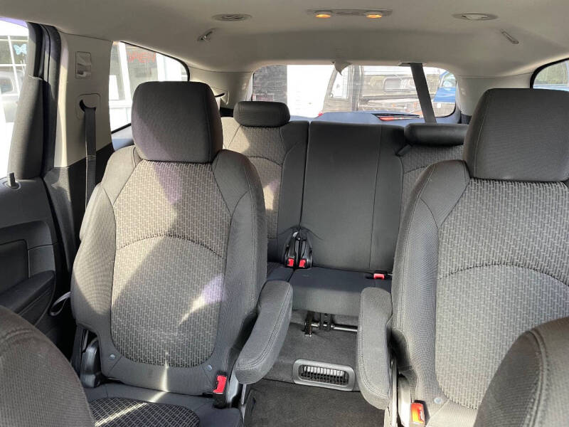 2011 Chevrolet Traverse LS