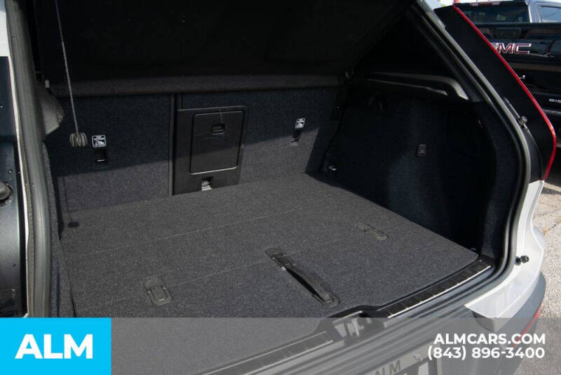 2023 Volvo XC40 B5 Plus Bright Theme