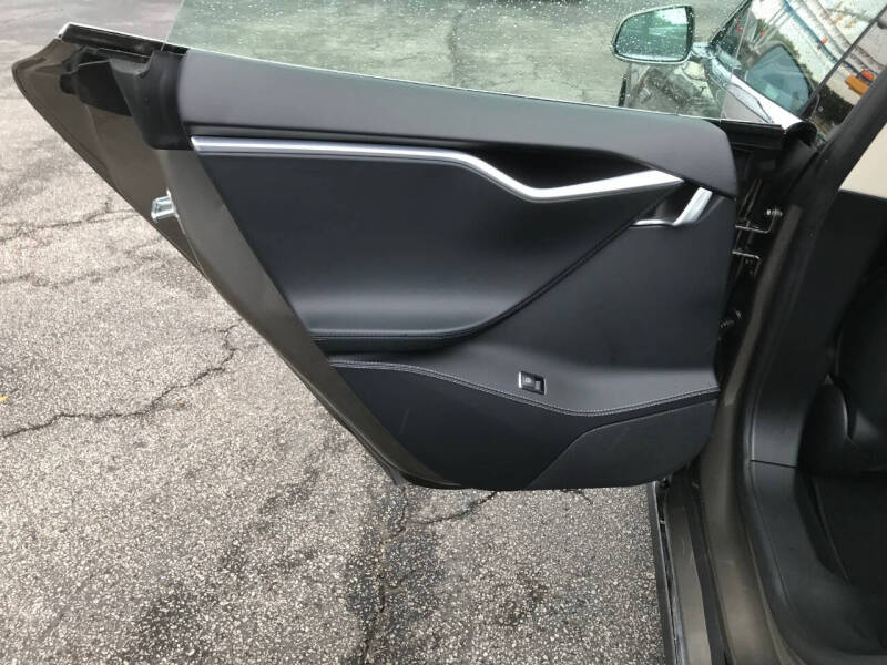 2015 Tesla Model S 70D