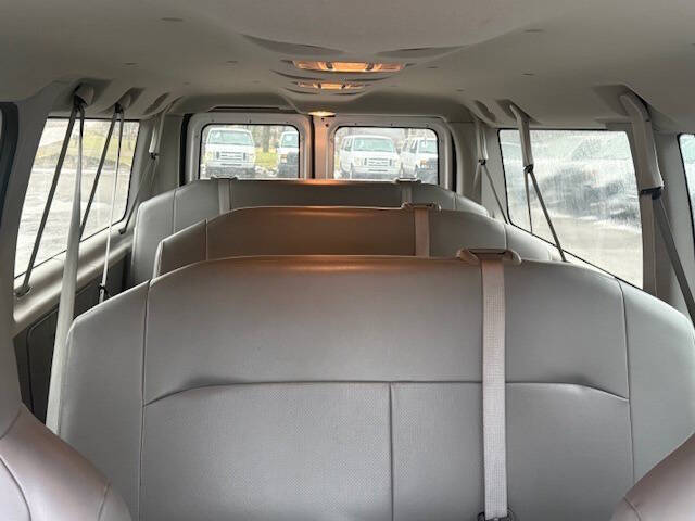 2013 Ford E-Series E-350 SD XLT