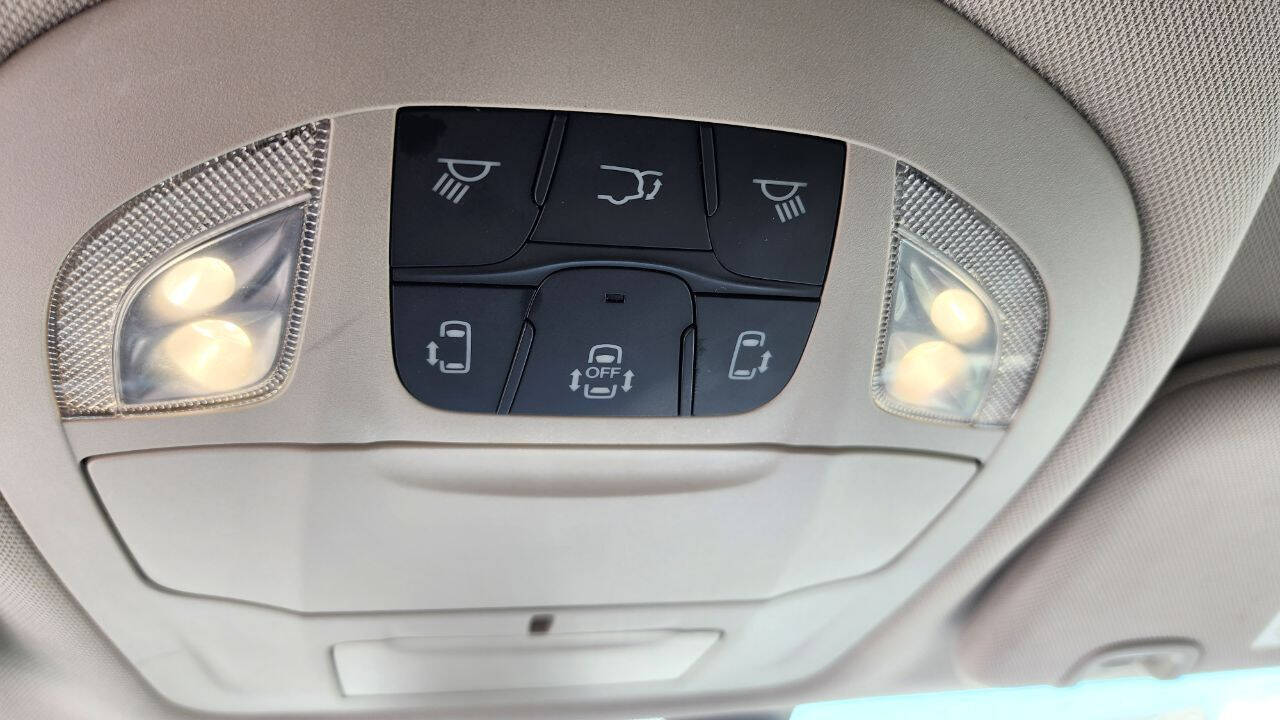 2019 Chrysler Pacifica Minivan - $16,900