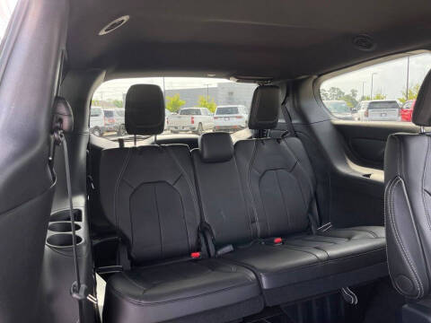 2027 Chrysler Pacifica LX
