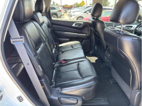2020 Nissan Pathfinder SL