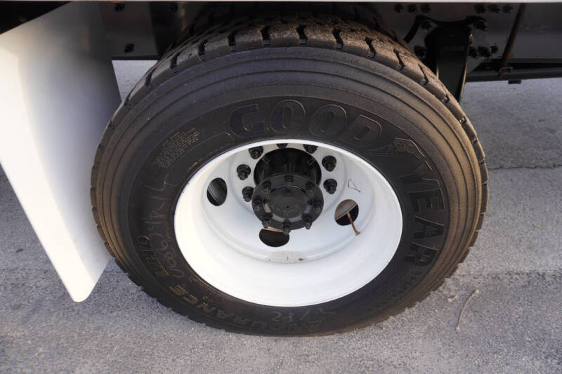 2018 Freightliner M2 106