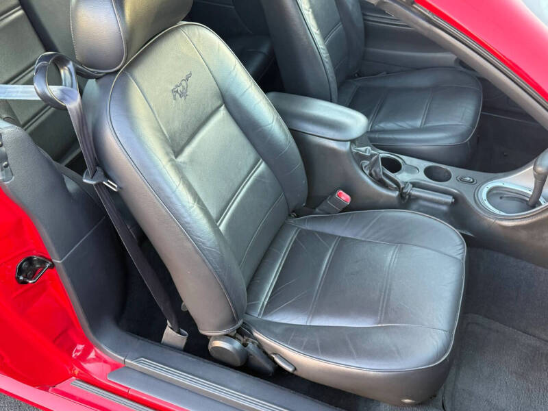 2004 Ford Mustang Deluxe