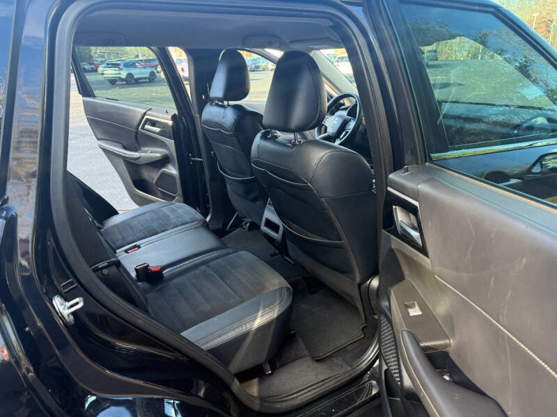 2023 Mitsubishi Outlander SE