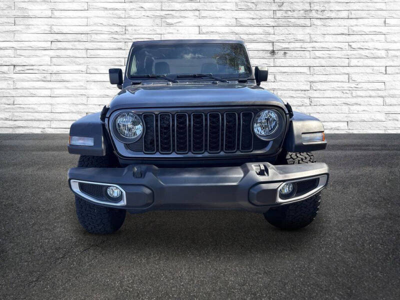 2024 Jeep Gladiator Sport