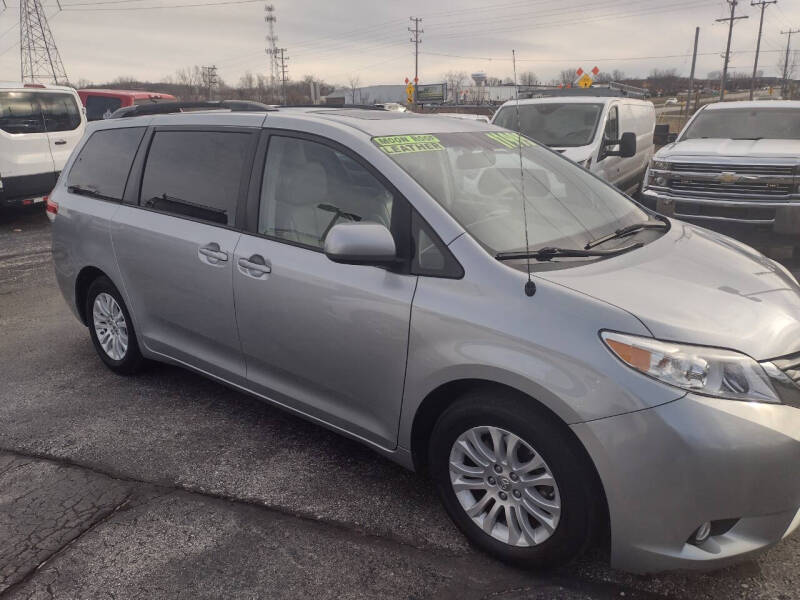 2014 Toyota Sienna XLE photo 4