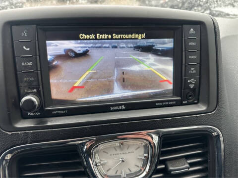 2015 Chrysler Town and Country Touring-L