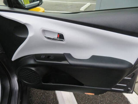 2022 Toyota Prius LE