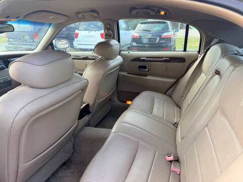 2001 Lincoln Town Car Executive