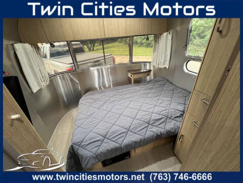 2017 Airstream Flying Cloud 25FB
