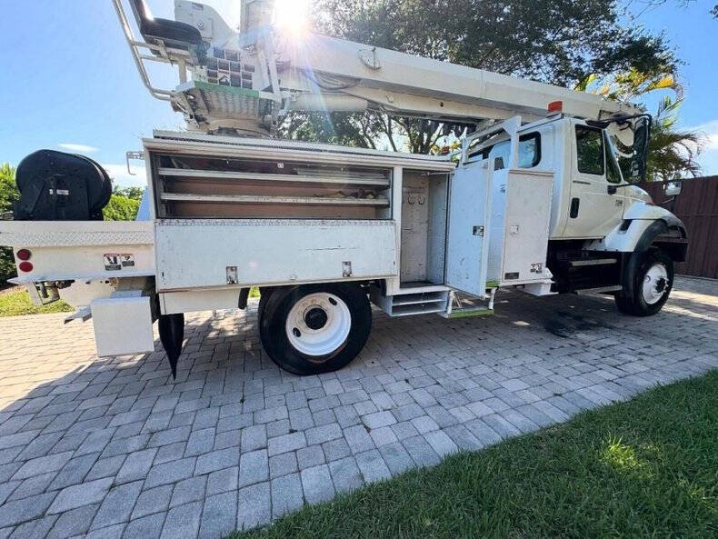 2007 International Derrick Digger