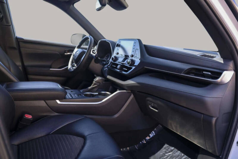 2022 Toyota Highlander XSE