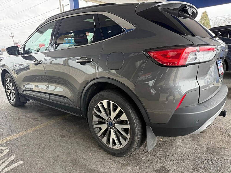 2022 Ford Escape Titanium