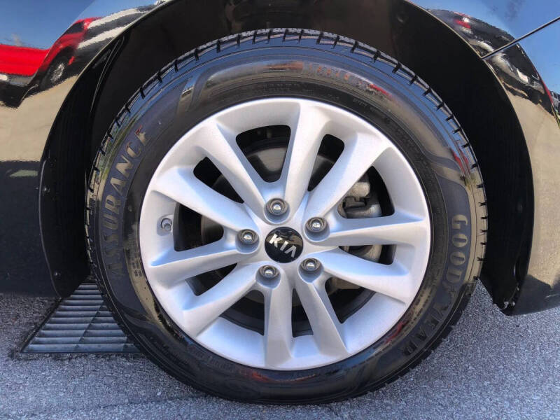 2017 Kia Forte5 LX