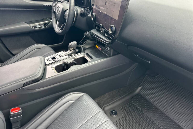 2024 Lexus NX 450h+ F SPORT Handling