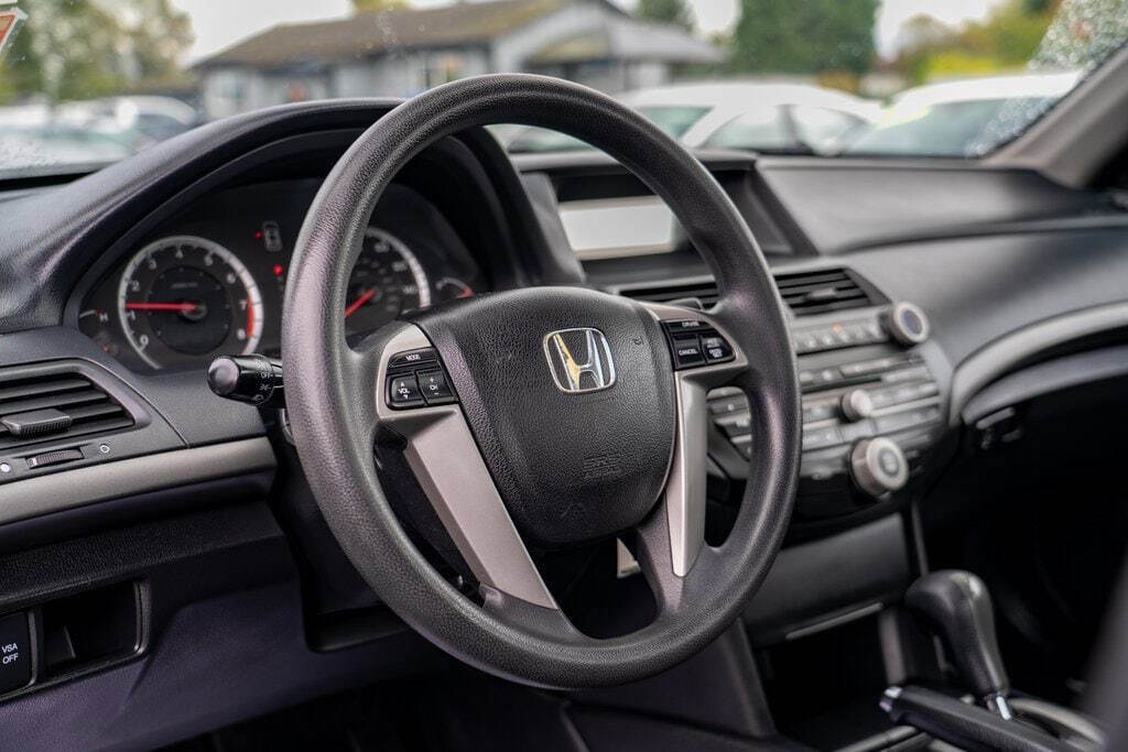 2009 Honda Accord for sale at Auto Destination in Puyallup, WA