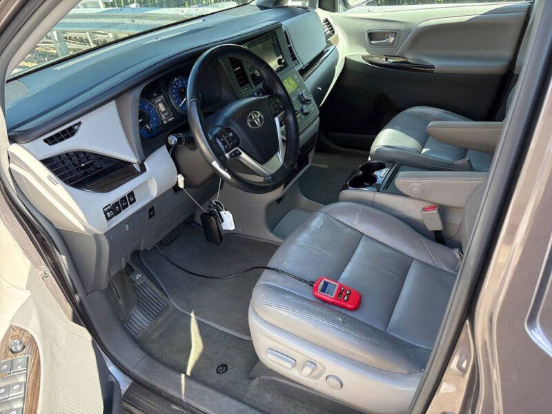 2015 Toyota Sienna XLE Premium 8-Passenger