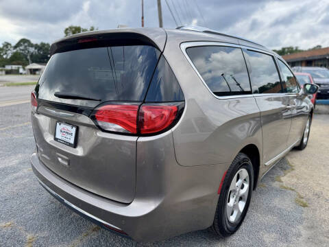 2017 Chrysler Pacifica Touring-L Plus