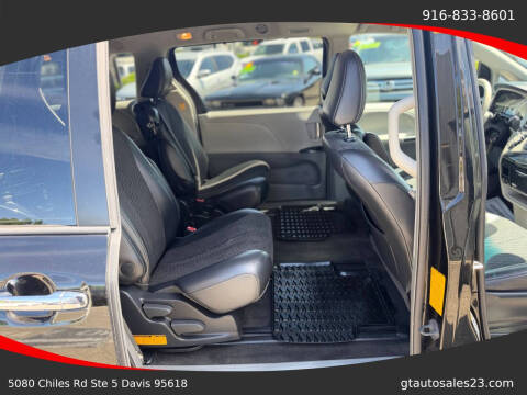2013 Toyota Sienna SE 8-Passenger
