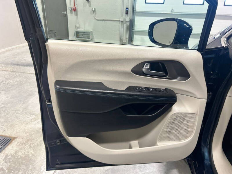 2021 Chrysler Pacifica Touring