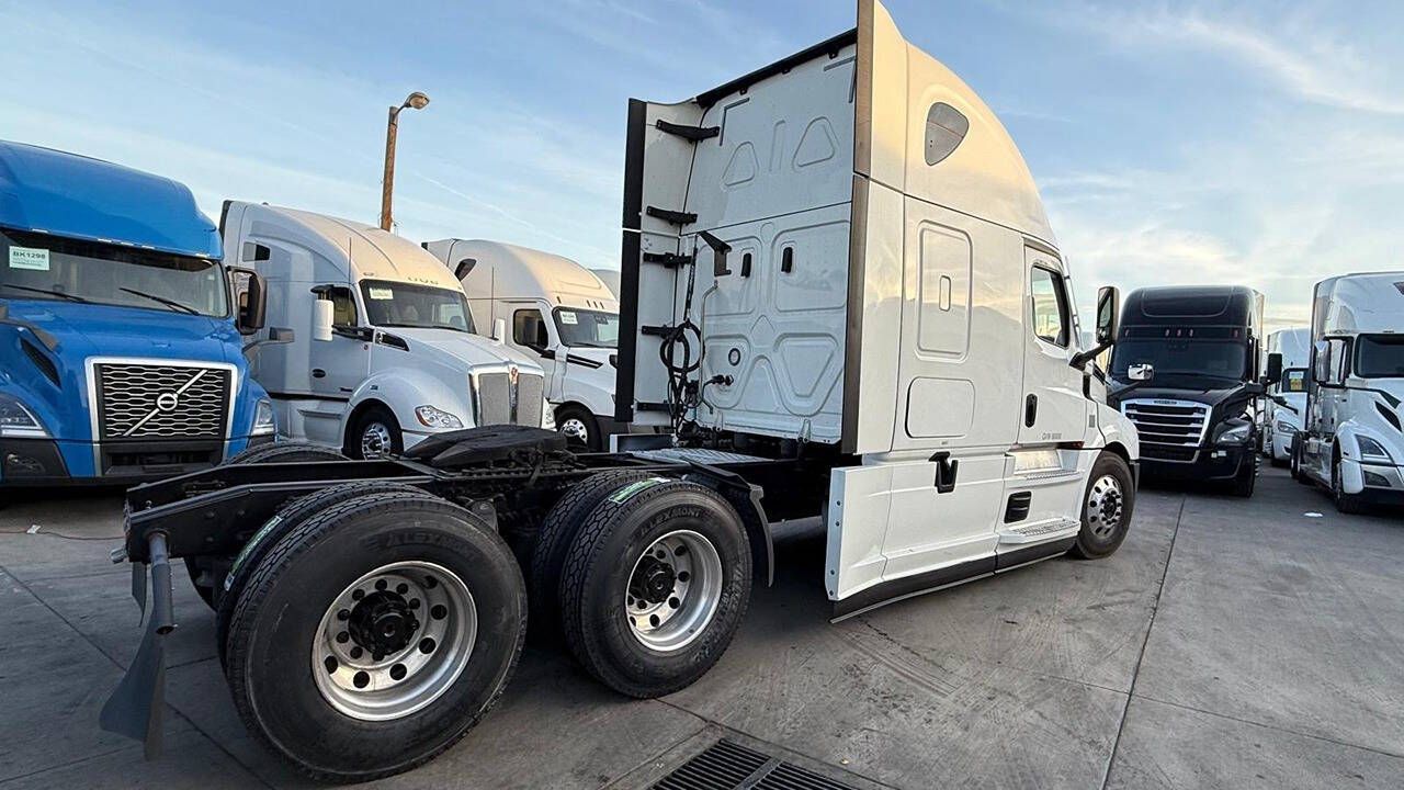 2020 Freightliner Cascadia for sale at KING TRUCK TRAILER SALES in Bakersfield, CA