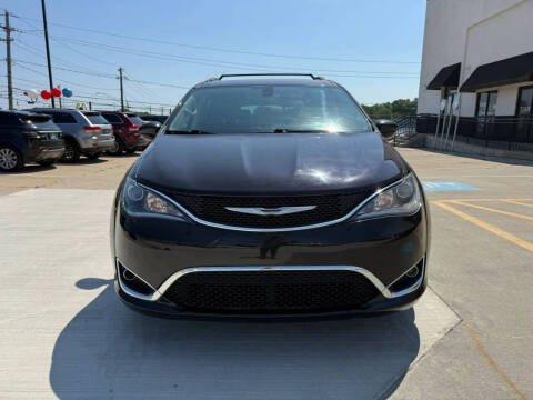 2017 Chrysler Pacifica Touring-L Plus