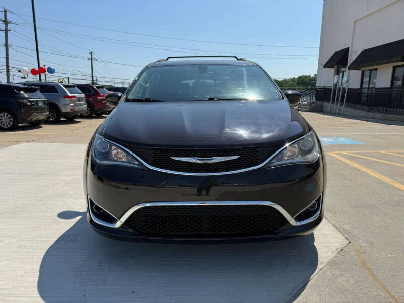 2017 Chrysler Pacifica Touring-L Plus