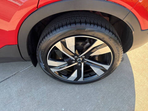 2023 Volvo XC40 B5 Plus Bright Theme