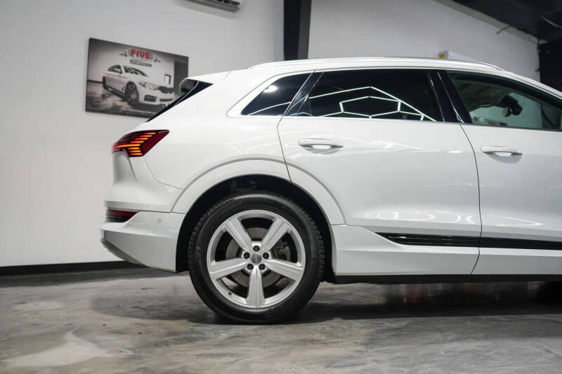 2019 Audi e-tron quattro Premium Plus