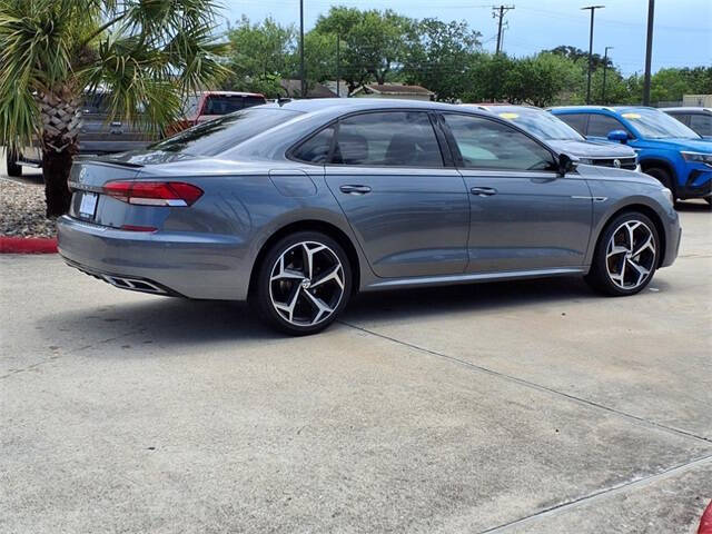 2022 Volkswagen Passat R-Line