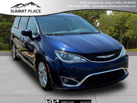 2017 Chrysler Pacifica Touring-L Plus
