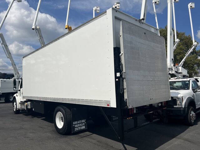 2019 Freightliner M2 106